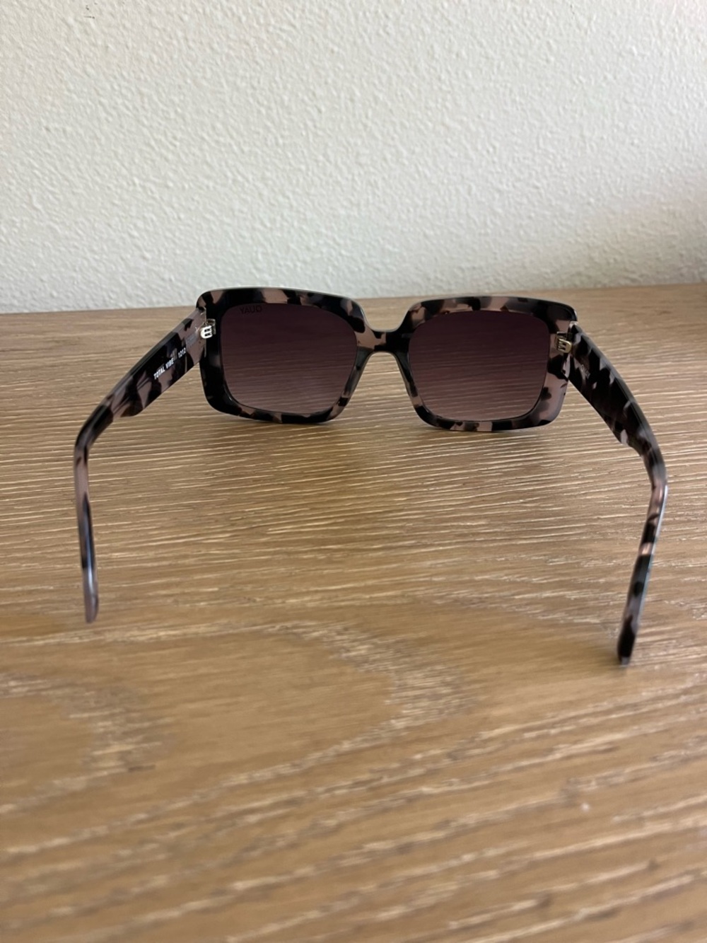 Quay Total Vibe Tortoise Shell - Picture 2 of 5